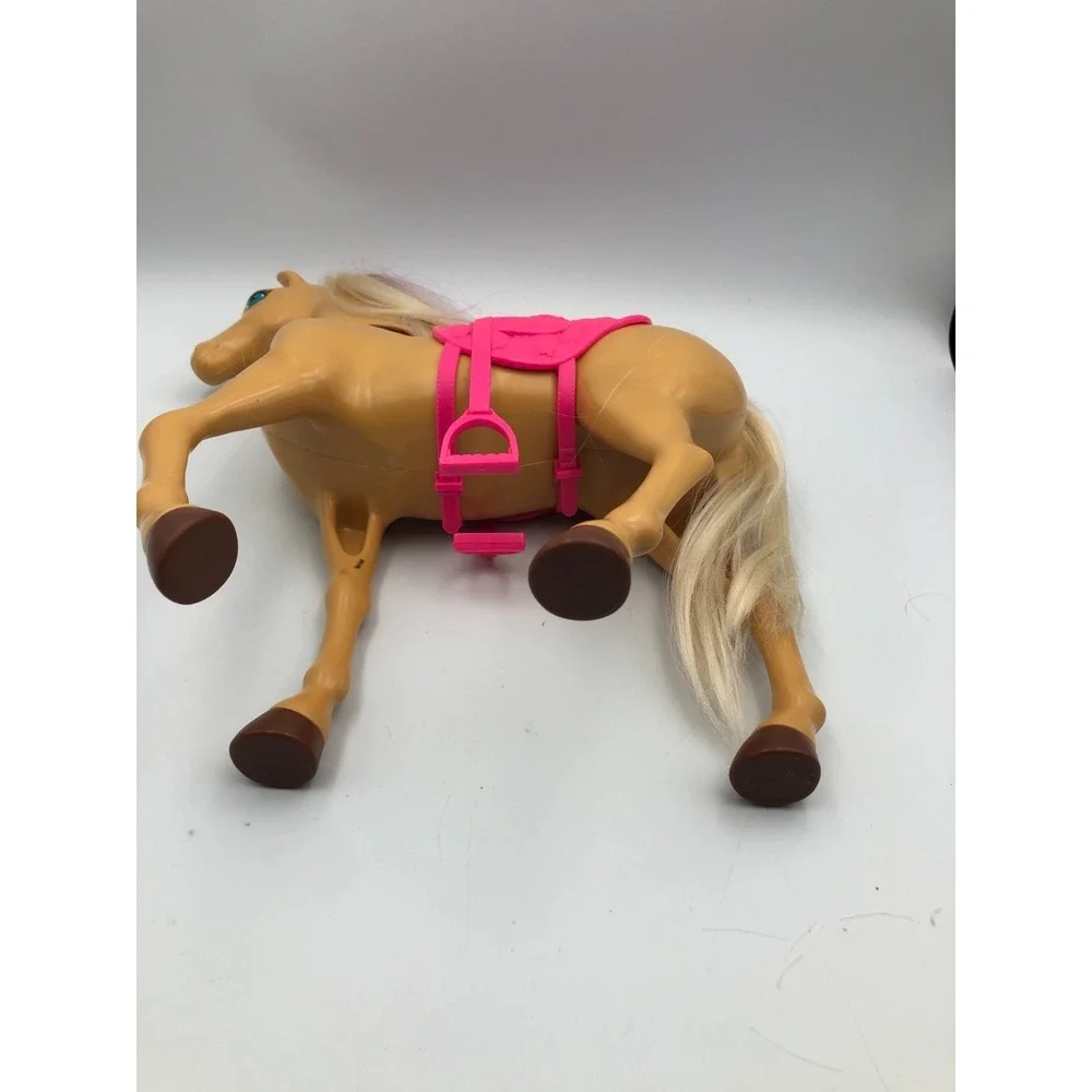 Tan Barbie and Friends Horse Pink‎ Saddle Moving Head Blonde Hair Purple Streak